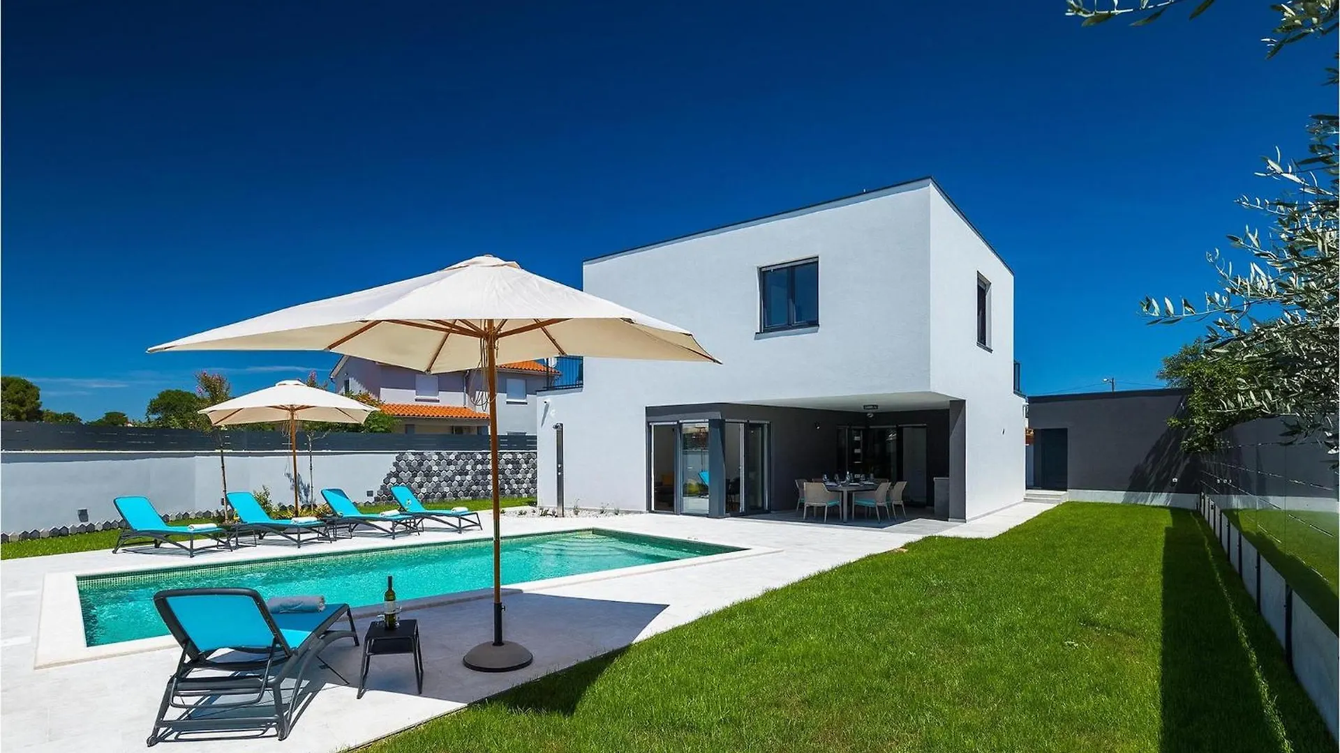 Villa Moderna Πούλα