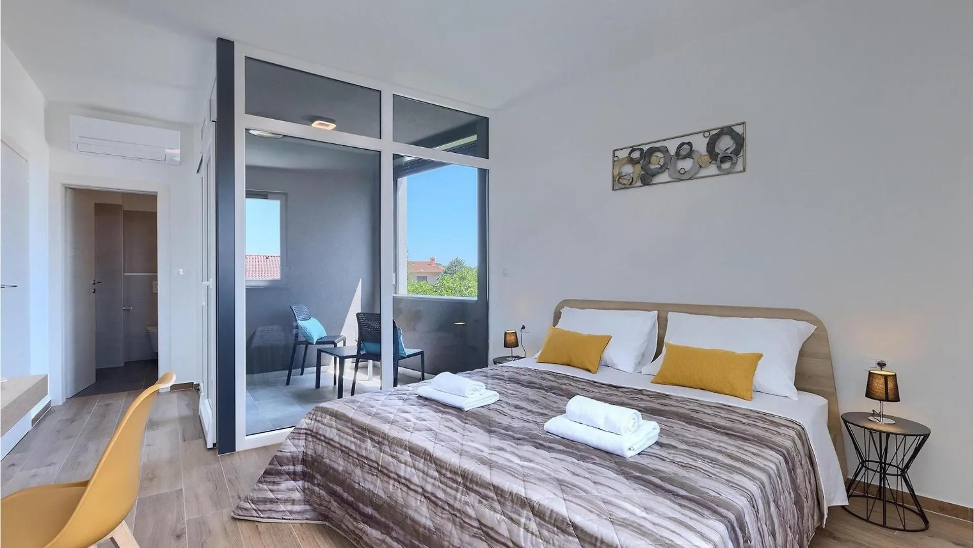 Villa Moderna Πούλα